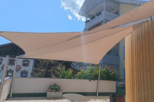 Rollsegel auf Bewohnerterrasse, Alten- und & Pflegeheim, Fulpmes im Stubai, 2022