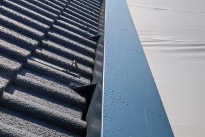 Detailansicht Spezialanfertigung Rollsegel voll integriert in Dach-Lodgia, St.Pauls, 2022