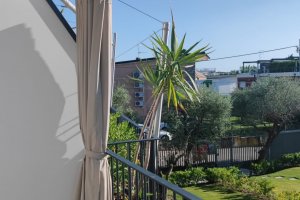 Outdoorvorhang (geschlossen) als Sichtschutz, Gardasee, 2022