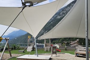 Sonderkonstruktion für Kindergarten - 3-teiliges Hochpunktsegel, Jenbach/Tirol, 2023