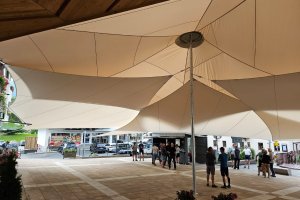 flexible Festplatzüberdachung mit 4 unabhängig ineinander laufenden Segeln, überdachte Fläche ca. 400m²,  Brixen im Thale, 2023