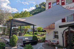 Duo aus Pergola & Rollsegel, Hotel Rosenbaum, Nals, 2022