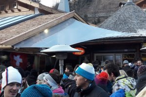 Grillstandüberdachung mit transparentem Segel, Snowbar St. Cristina, Südtirol, 2017