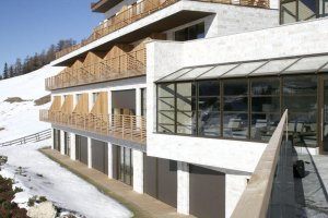 f8e536_61e74c45dbe34587a7661f69fdb846f0