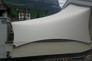 Segel mit Sichtschutz Detailansicht, Tramin, Südtirol, 2018