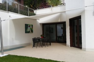 formschönes Terrassensegel, Bozen, Südtirol, 2015