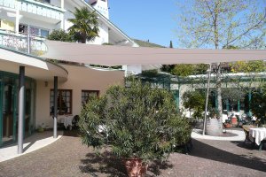 Segel Hotelzufahrt, Hotel Seeleiten, Kaltern, Südtirol, 2010