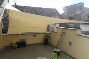 vollendete Formgebung Segel mit Sichtschutz, Tramin, Südtirol, 2018