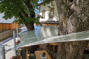 2 Bäume im Segel integriert (Detailansicht), Gasthof Andreas Hofer, Umhausen, Österreich, 2019