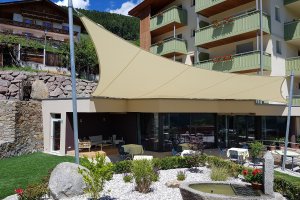 Sonnensegel für Gastronomie, Feldthurnerhof, Feldthurns, Südtirol, 2017