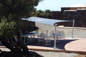 südlichstes Segel Italiens...Gastrosegel am Strand, Al Qubba Wellness Resort, Pantelleria, Italien 2013