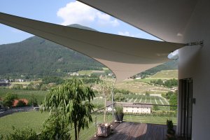 Innenansicht Balkonsegel, Brixen, Südtirol, 2011