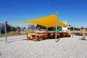 Segel über Picknickplatz Spielparadies Widiversum, Skiregion Hochötz, Österreich 2017
