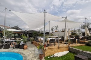 Saisonsegel über 2 Terrassenebenen, Restaurant, Hotel Weinegg, Grilan, Südtirol, 2017