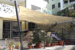 Sonnen- & Regenschutz für Terrasse mit geraden Anschluss an der Wand, Brixen, Südtirol, 2017