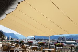 Sonnenschutz Terrasse Ansicht Säulen, Einkaufszentrum Twenty, Bozen, 2017