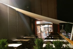 Sonnenschutz Terrasse Ansicht Säulen, Einkaufszentrum Twenty, Bozen, 2017