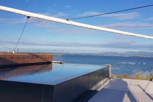 Rollsegel geschlossen über Pool, Gardasee, 2018