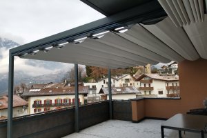 Pergola mit Stoff auf Stahlkonstruktion 