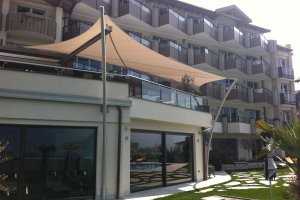 Saisonsegel in Kombination mit Beschattung des Wintergartens ca. 90m², Hotel Resmairhof, Schenna, Südtirol,  2015