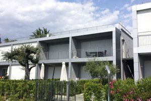 Sonnenschutz offen und geschlossen