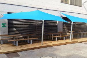 Spezialkonstruktion - Segel ohne Fundament Ansicht von vorne, Universität Bozen, Südtirol, 2014